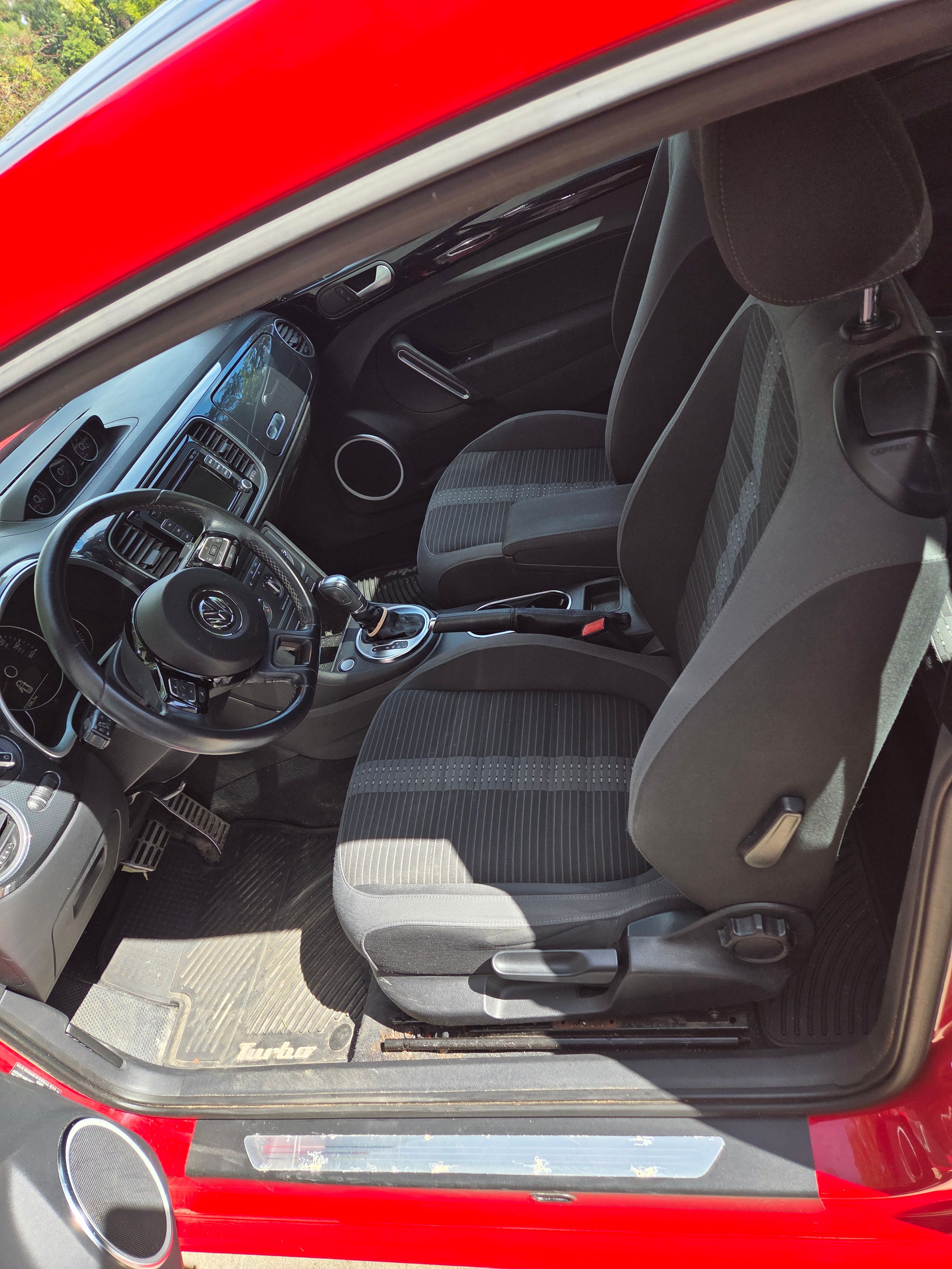 Used 2012 Volkswagen Beetle Turbo FWD image 6