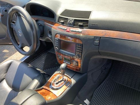 Used 2006 Mercedes-Benz S 500 4MATIC image 9