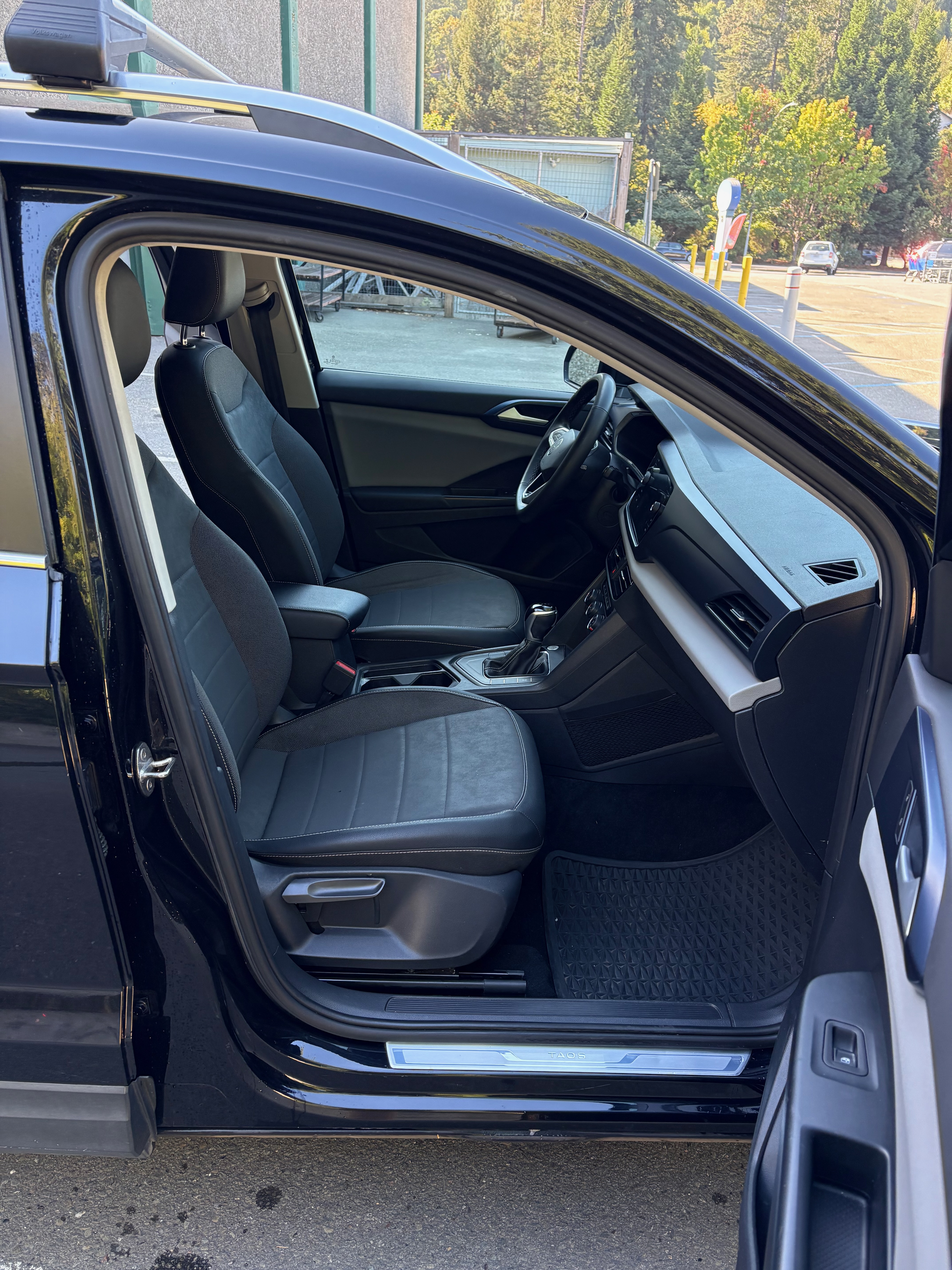 Used 2022 Volkswagen Taos SE FWD image 5