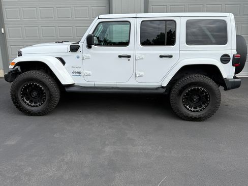 Used 2022 Jeep Wrangler Unlimited Sahara AWD/4WD image 4