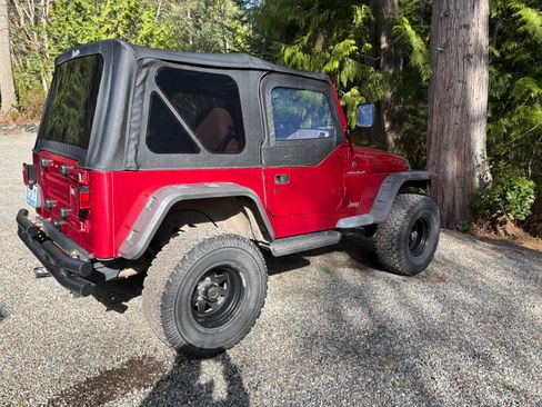 Used 1998 Jeep Wrangler SE image 4
