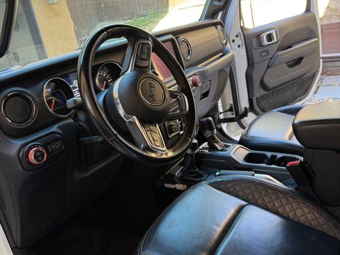 Used 2021 Jeep Gladiator Overland image 4