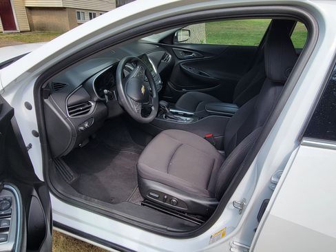 Used 2022 Chevrolet Malibu LT FWD image 12