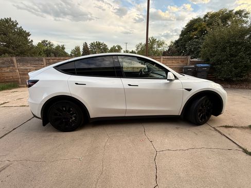 Used 2023 Tesla Model Y Long Range AWD/4WD image 5