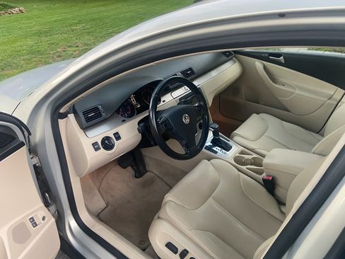 Used 2009 Volkswagen Passat Komfort image 12