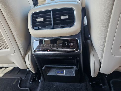 Used 2025 Mercedes-Benz GLE 350 4MATIC image 24
