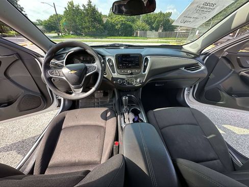 Used 2020 Chevrolet Malibu LT image 2