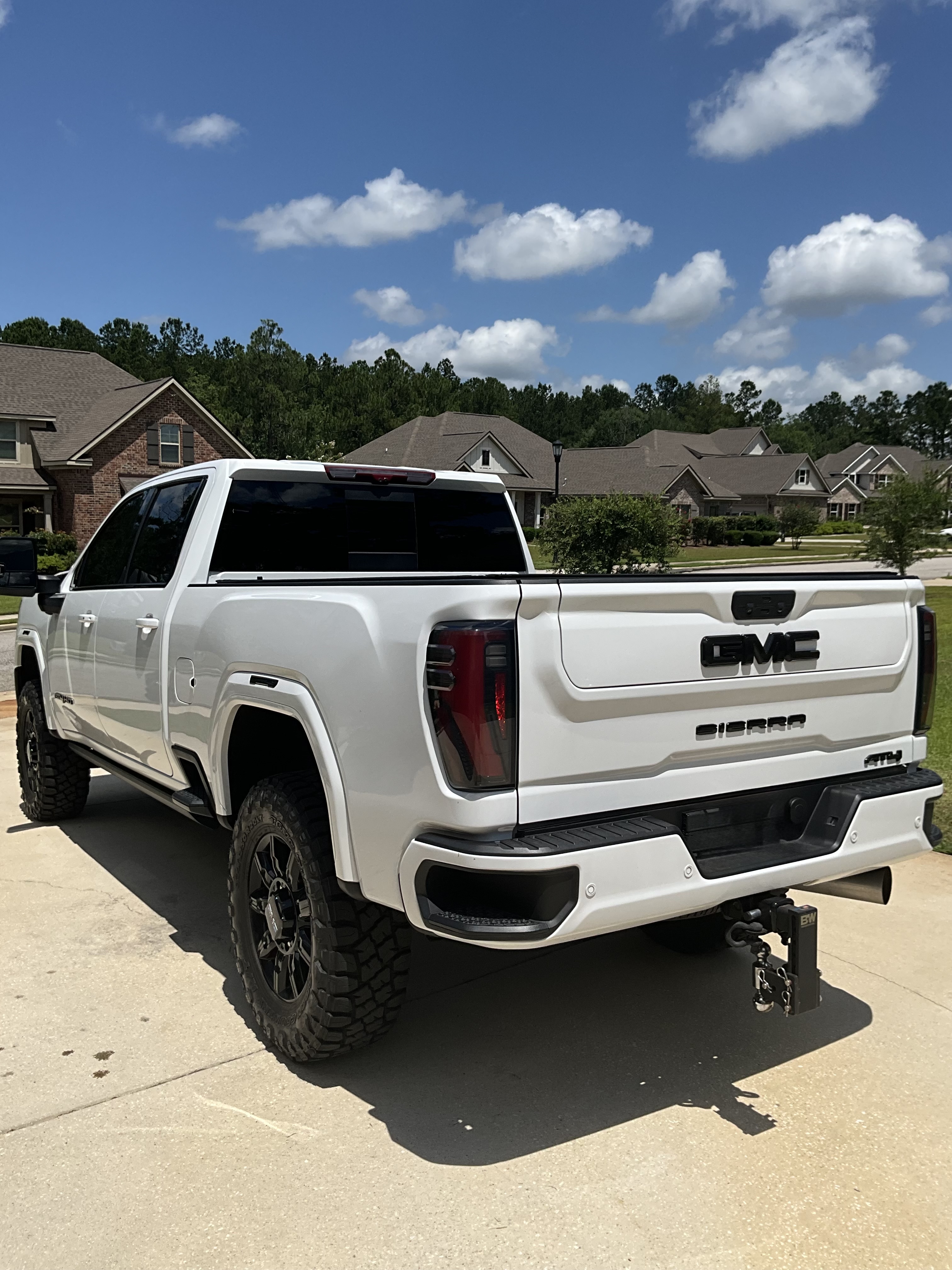 Used 2025 GMC Sierra 2500 AT4 w/ AT4 Premium Plus Package AWD/4WD image 6