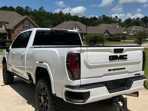 Used 2025 GMC Sierra 2500 AT4 w/ AT4 Premium Plus Package AWD/4WD image 6