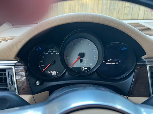 Used 2015 Porsche Macan S image 9