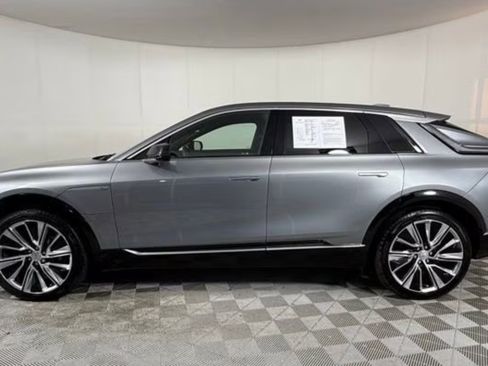 Used 2024 Cadillac Lyriq Luxury image 2