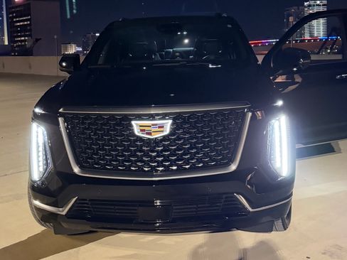Used 2025 Cadillac Escalade Premium Luxury RWD image 2