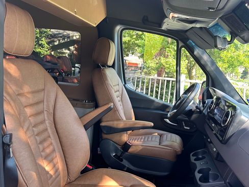 Used 2025 Mercedes-Benz Sprinter 2500 image 6