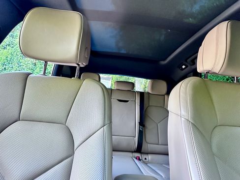 Used 2021 Porsche Macan image 12