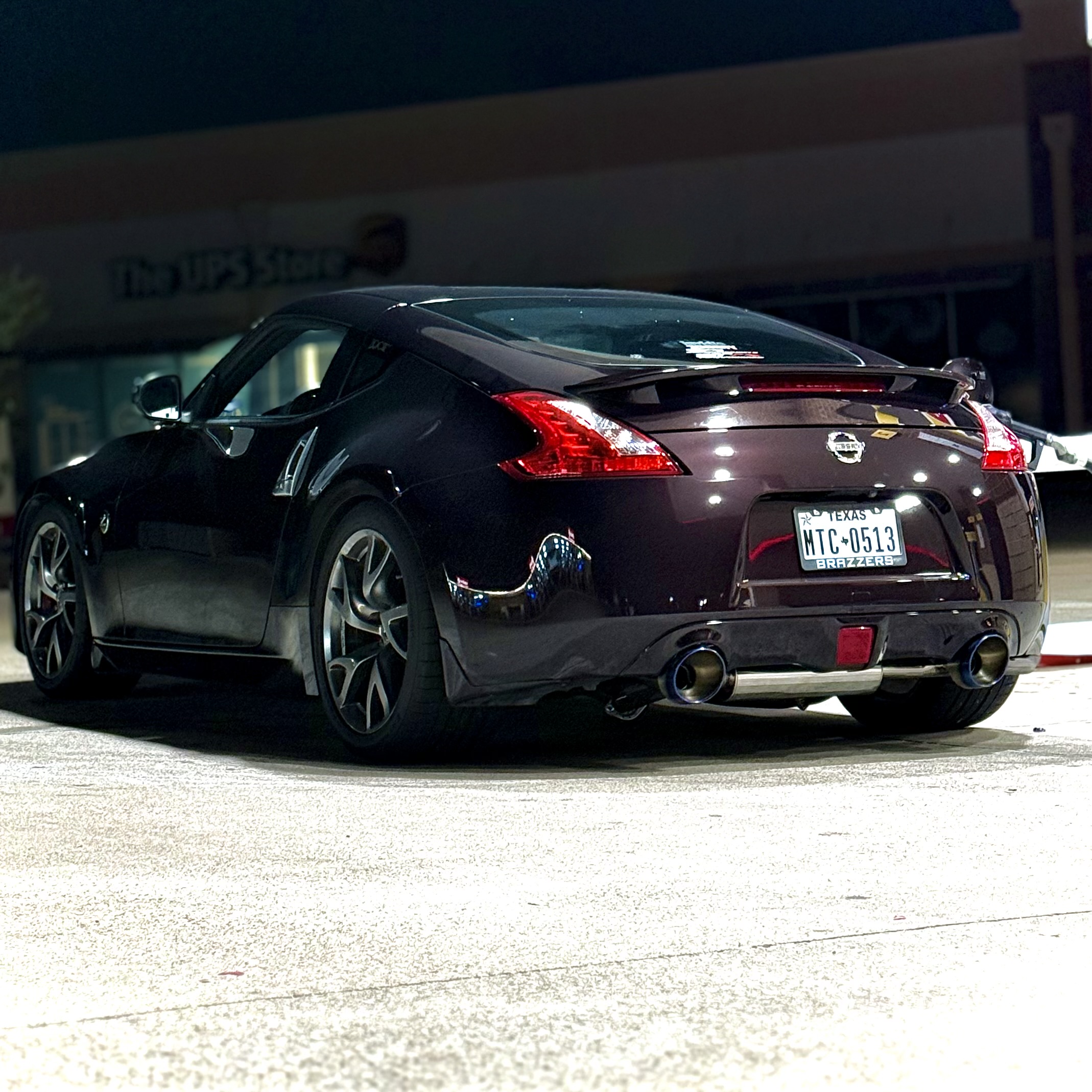 Used 2015 Nissan 370Z Coupe RWD image 4