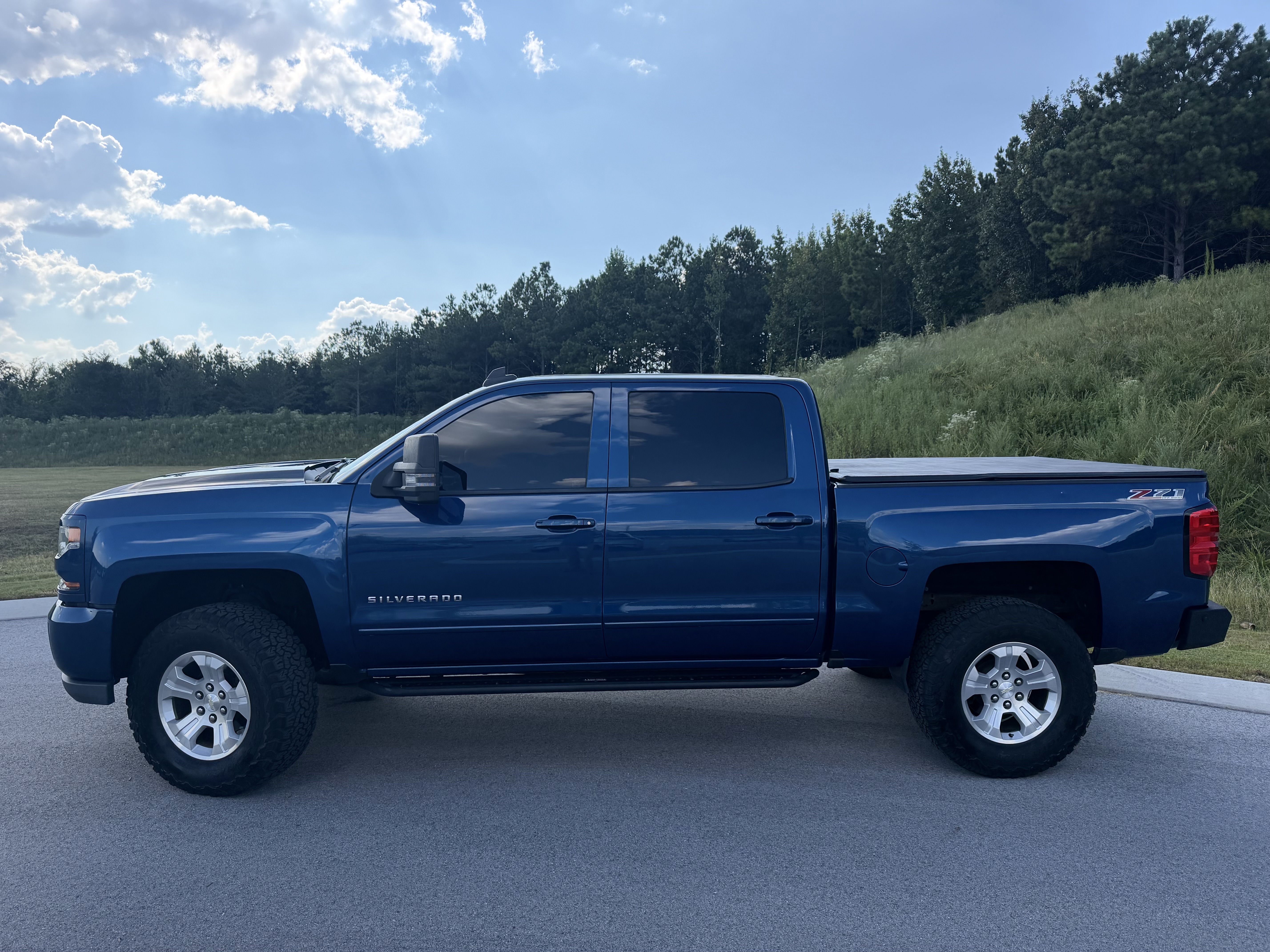Used 2017 Chevrolet Silverado 1500 LT w/ All Star Edition AWD/4WD image 4