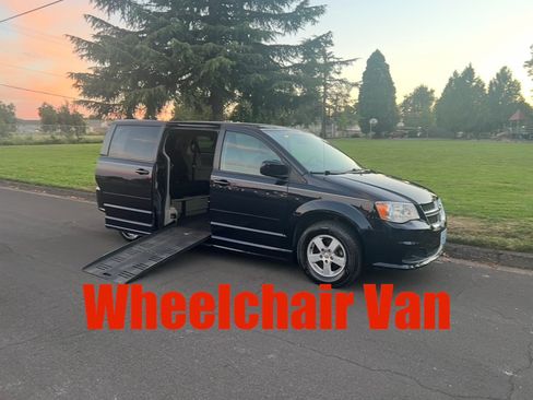 Used 2011 Dodge Grand Caravan Mainstreet w/ PWR Convenience Group FWD image 1