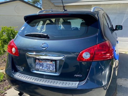 Used 2014 Nissan Rogue S w/ Convenience Package AWD/4WD image 4