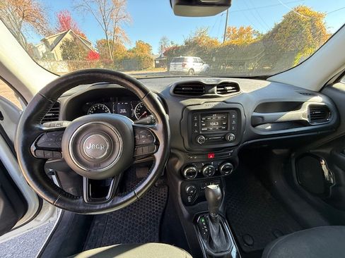 Used 2017 Jeep Renegade Altitude image 14