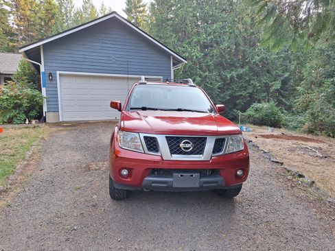 Used 2017 Nissan Frontier PRO-4X image 5