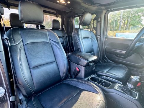 Used 2021 Jeep Gladiator Sport image 14