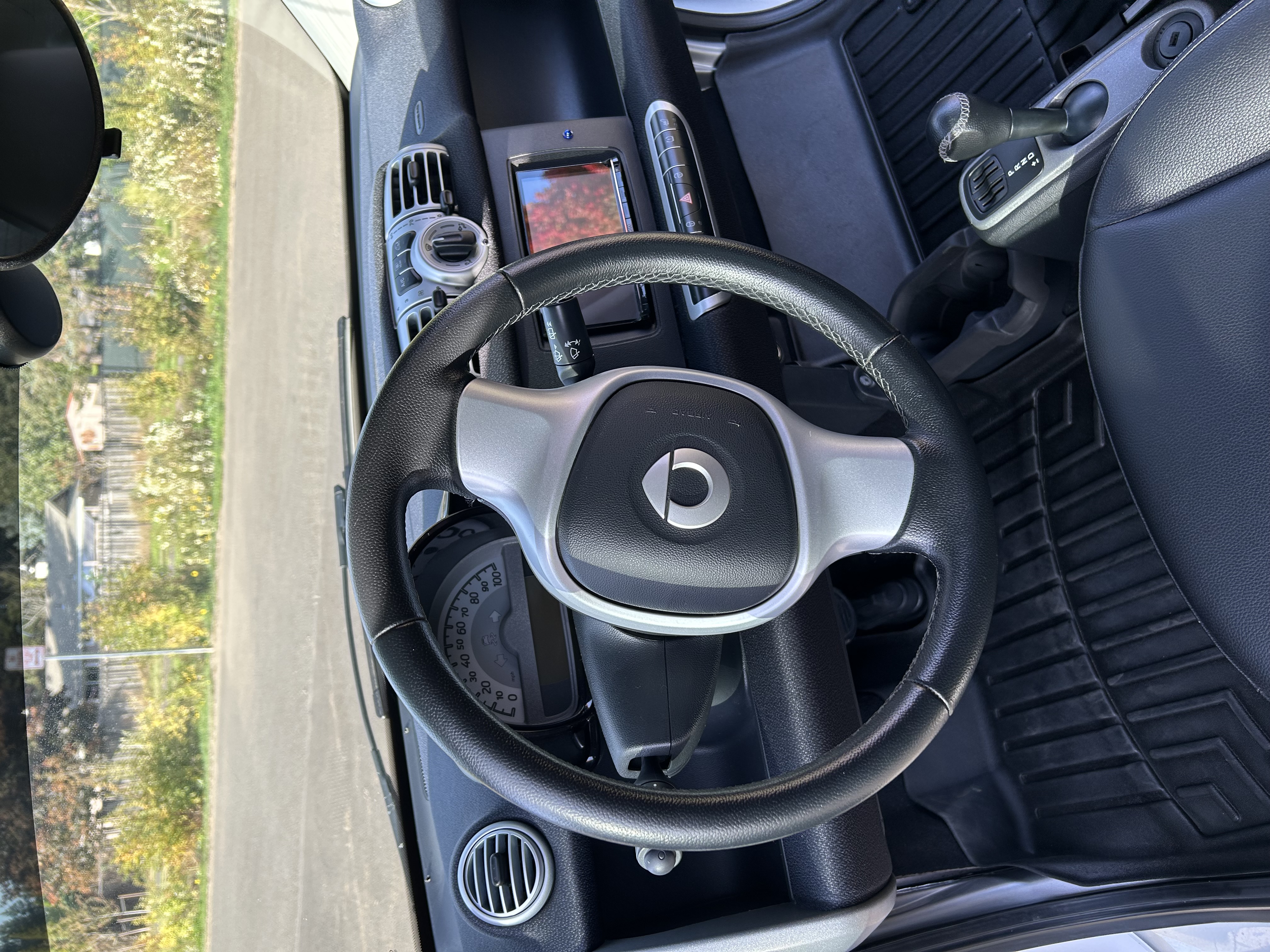 Used 2014 smart fortwo pure RWD image 17