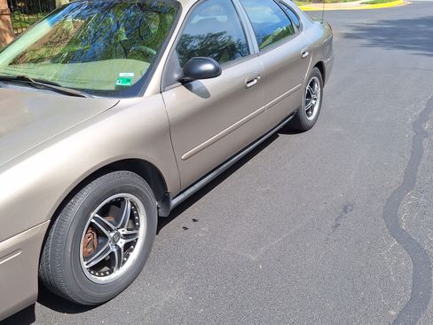 Used 2005 Ford Taurus SE FWD image 11