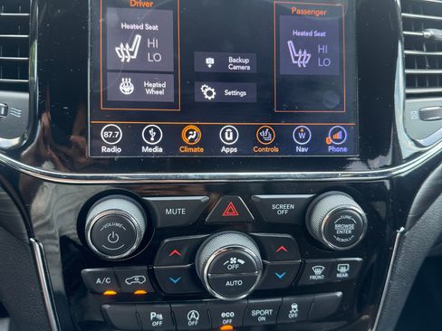 Used 2019 Jeep Grand Cherokee Altitude AWD/4WD image 12