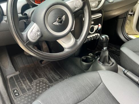 Used 2010 MINI Cooper Hardtop image 8