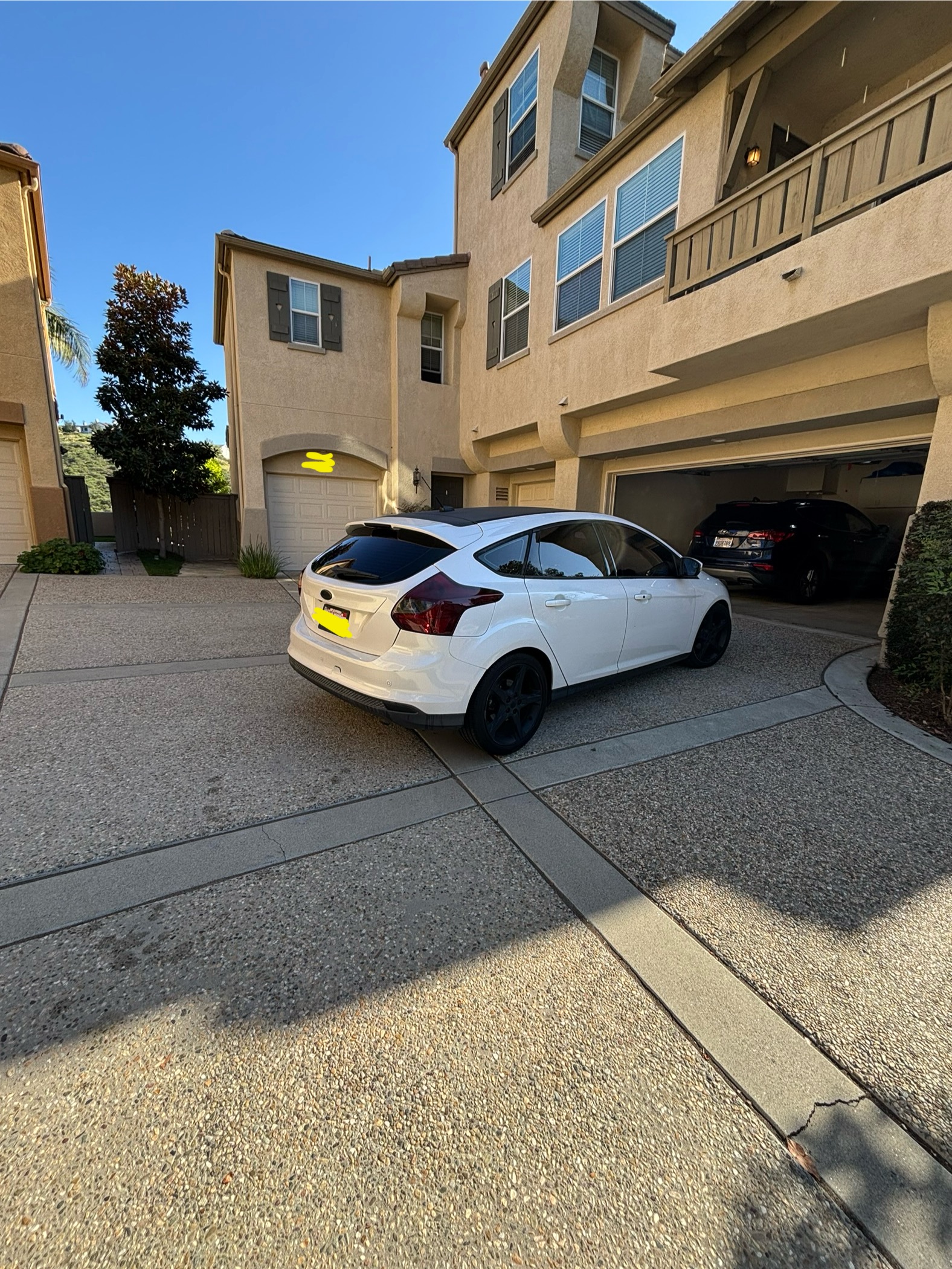 Used 2014 Ford Focus Titanium FWD image 2