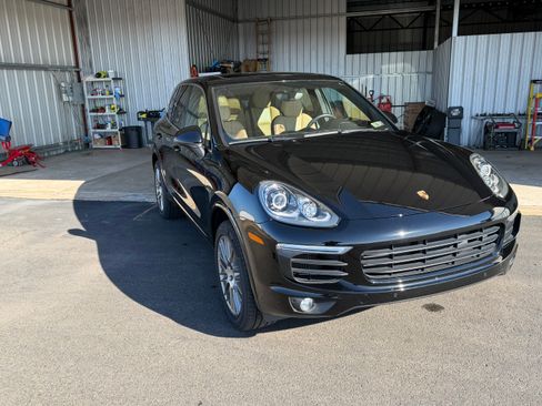 Used 2016 Porsche Cayenne S image 10