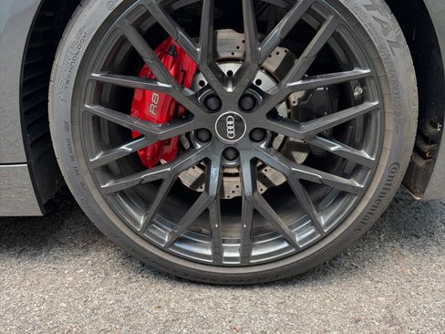 Used 2018 Audi R8 V10 RWD image 19