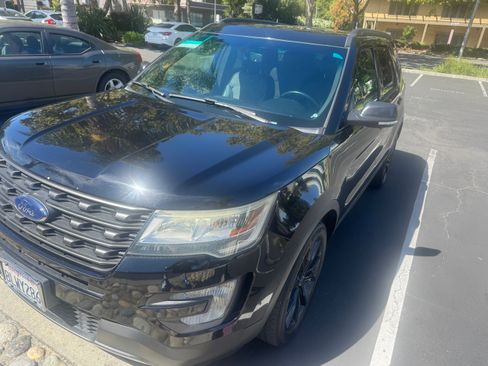Used 2017 Ford Explorer XLT w/ Equipment Group 202A AWD/4WD image 2