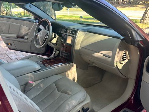 Used 2006 Cadillac XLR image 10