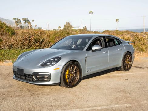 Used 2019 Porsche Panamera GTS AWD/4WD image 4