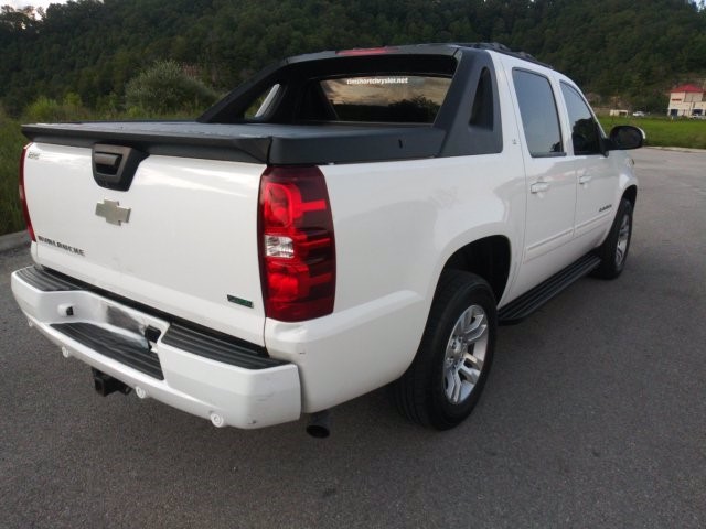 Used 2011 Chevrolet Avalanche LT w/ Luxury Package AWD/4WD image 4