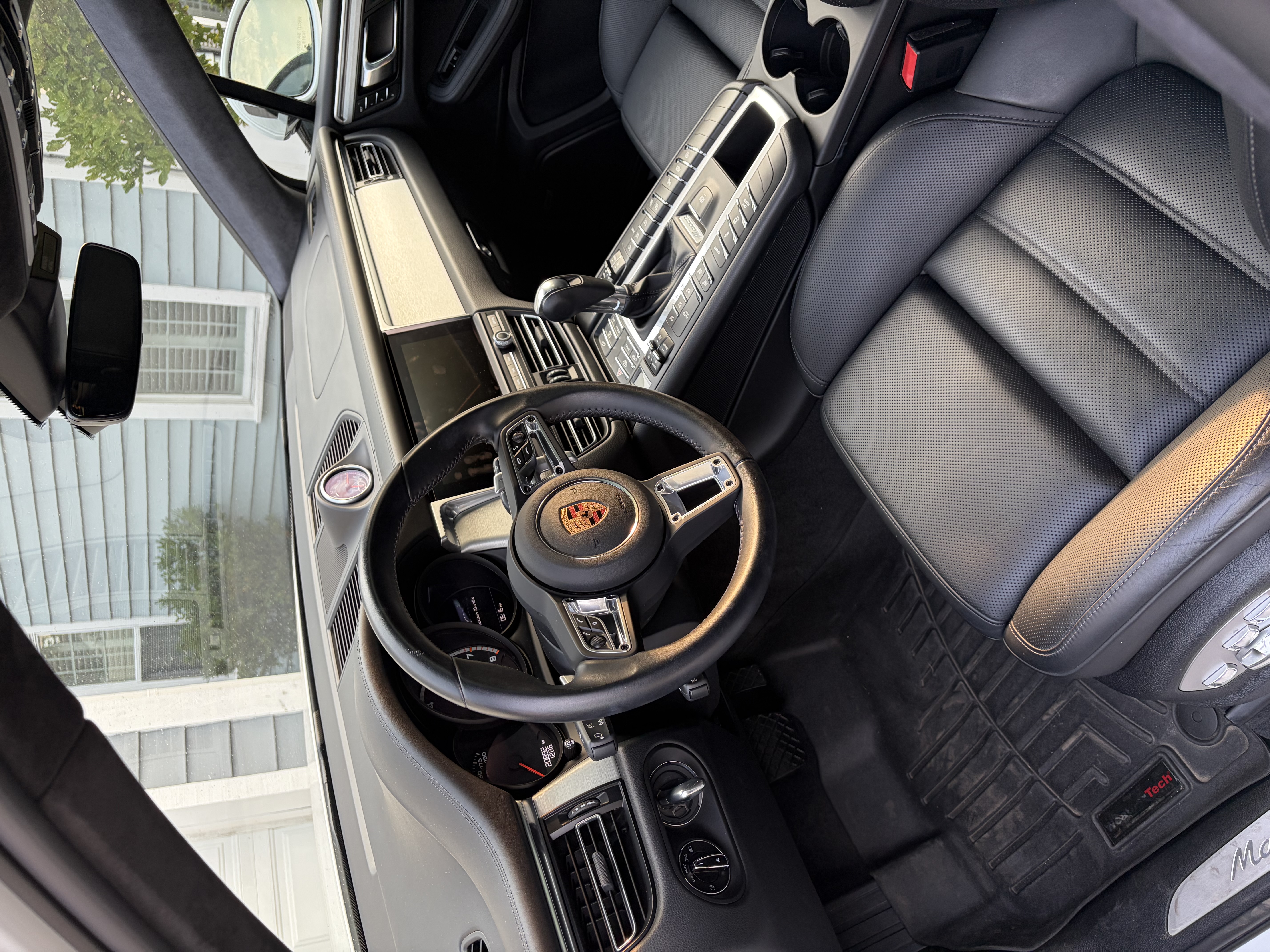 Used 2021 Porsche Macan Turbo AWD/4WD image 6