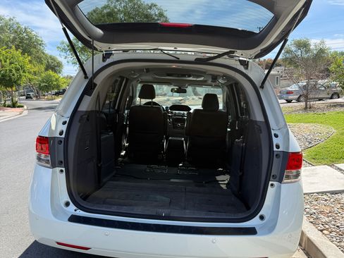 Used 2015 Honda Odyssey Touring Elite image 2