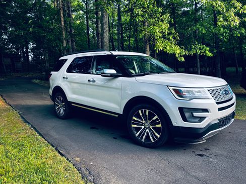 Used 2017 Ford Explorer Platinum AWD/4WD image 1