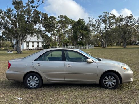 Used 2004 Toyota Camry LE image 14