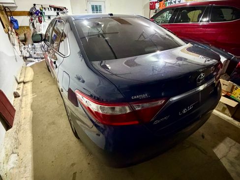 Used 2016 Toyota Camry XLE w/ Moonroof Package FWD image 2