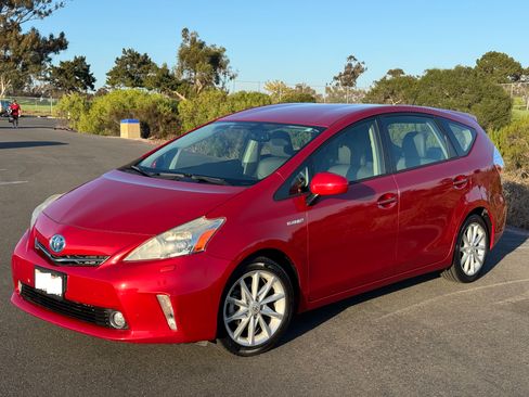 Used 2012 Toyota Prius V Five FWD image 1