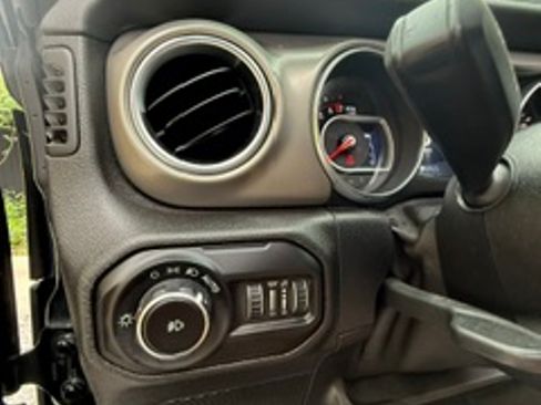 Used 2021 Jeep Wrangler Unlimited Rubicon AWD/4WD image 26