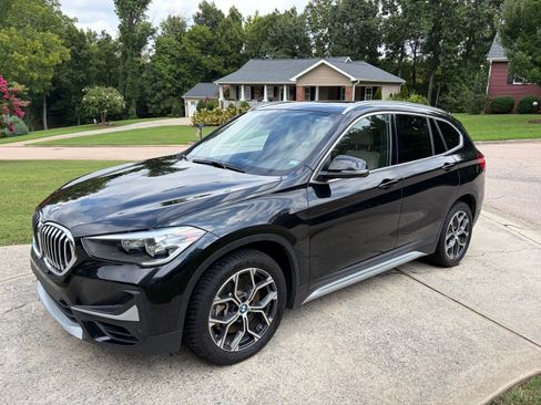 Used 2021 BMW X1 xDrive28i w/ Convenience Package AWD/4WD image 4
