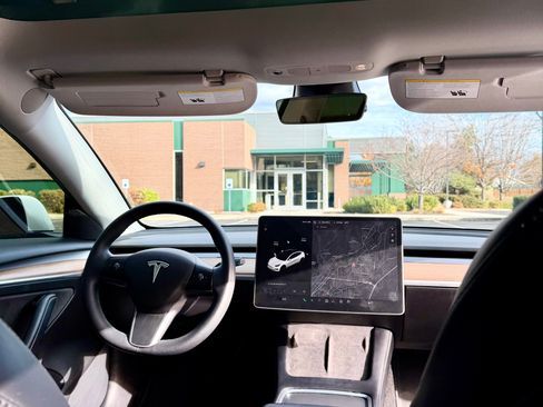 Used 2022 Tesla Model 3 image 11