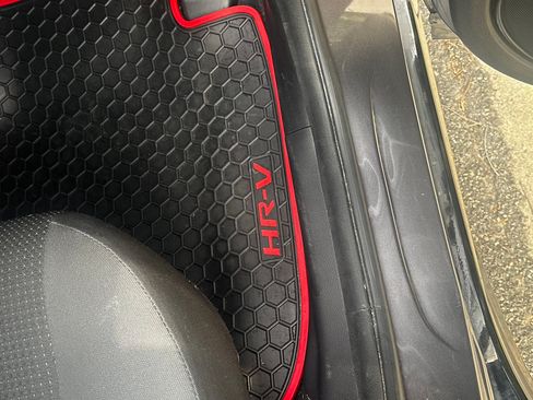 Used 2019 Honda HR-V Sport image 10