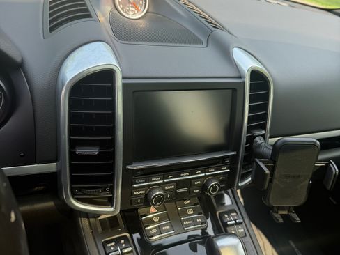 Used 2016 Porsche Cayenne AWD/4WD image 12