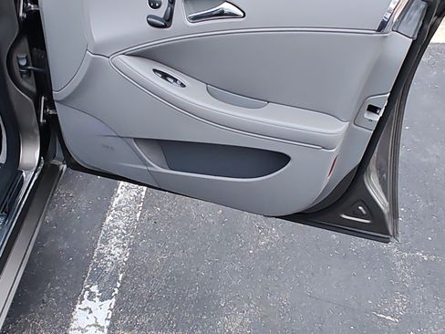 Used 2010 Mercedes-Benz CLS 550 image 13