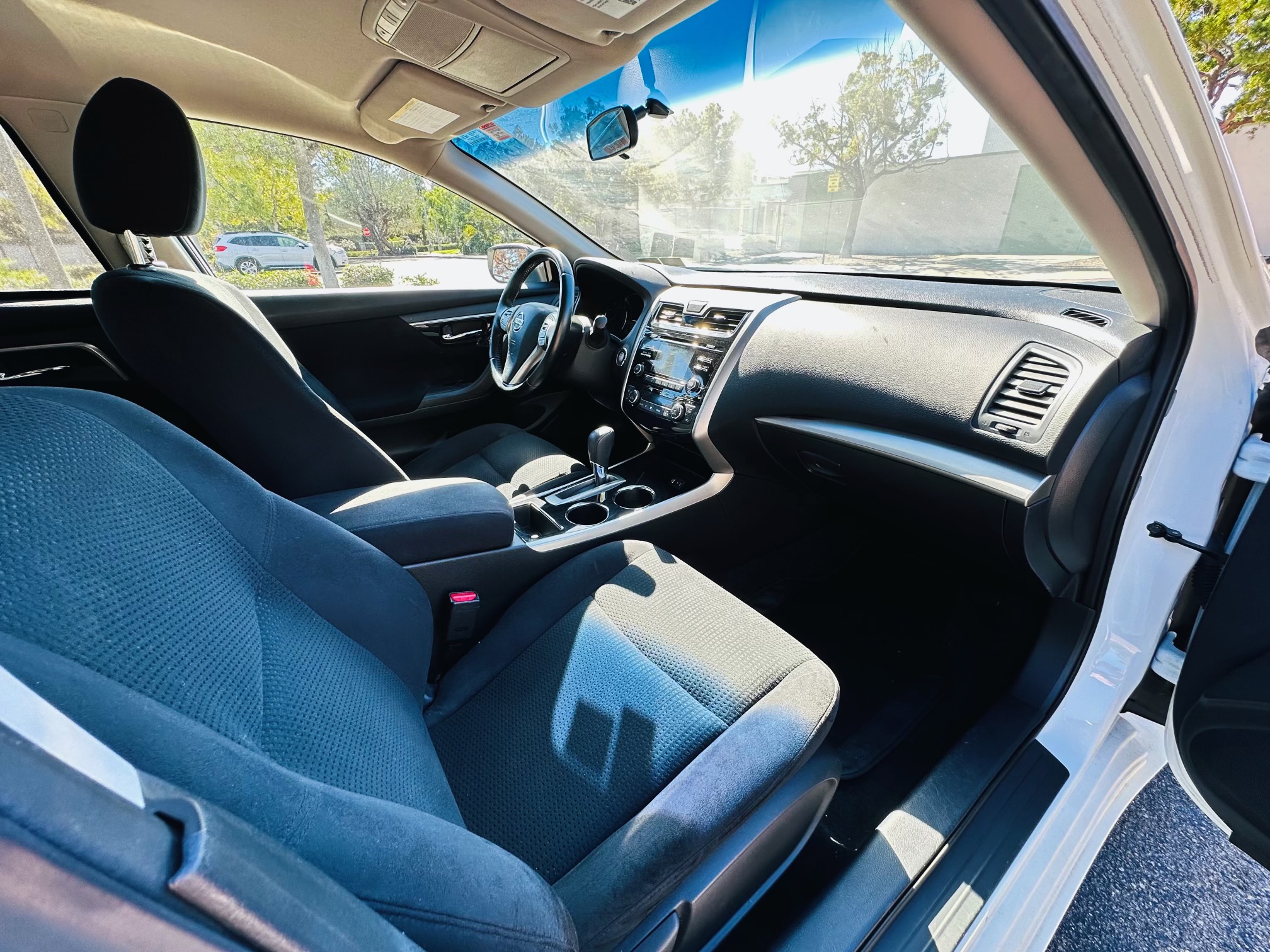Used 2014 Nissan Altima 2.5 SV FWD image 11