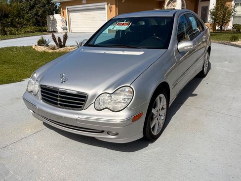 Used 2003 Mercedes-Benz C 230 Sedan image 4